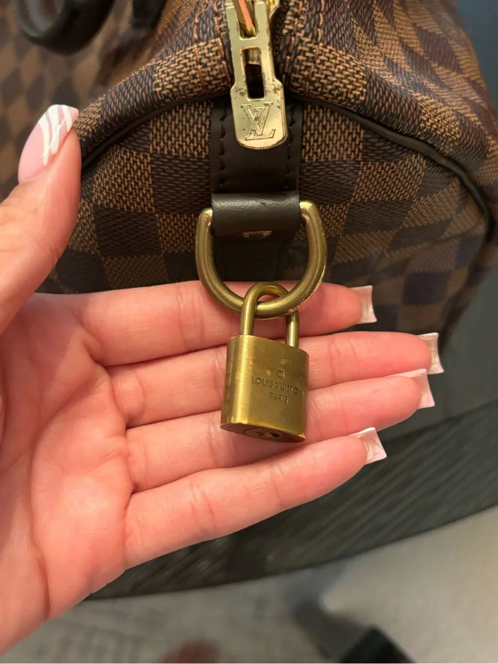 AUTHENTIC LOUIS VUITTON SPEEDY 25